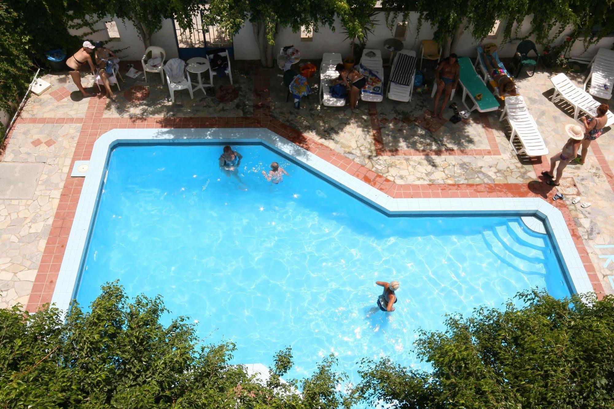 Hotel Iro Херсониссос Экстерьер фото
